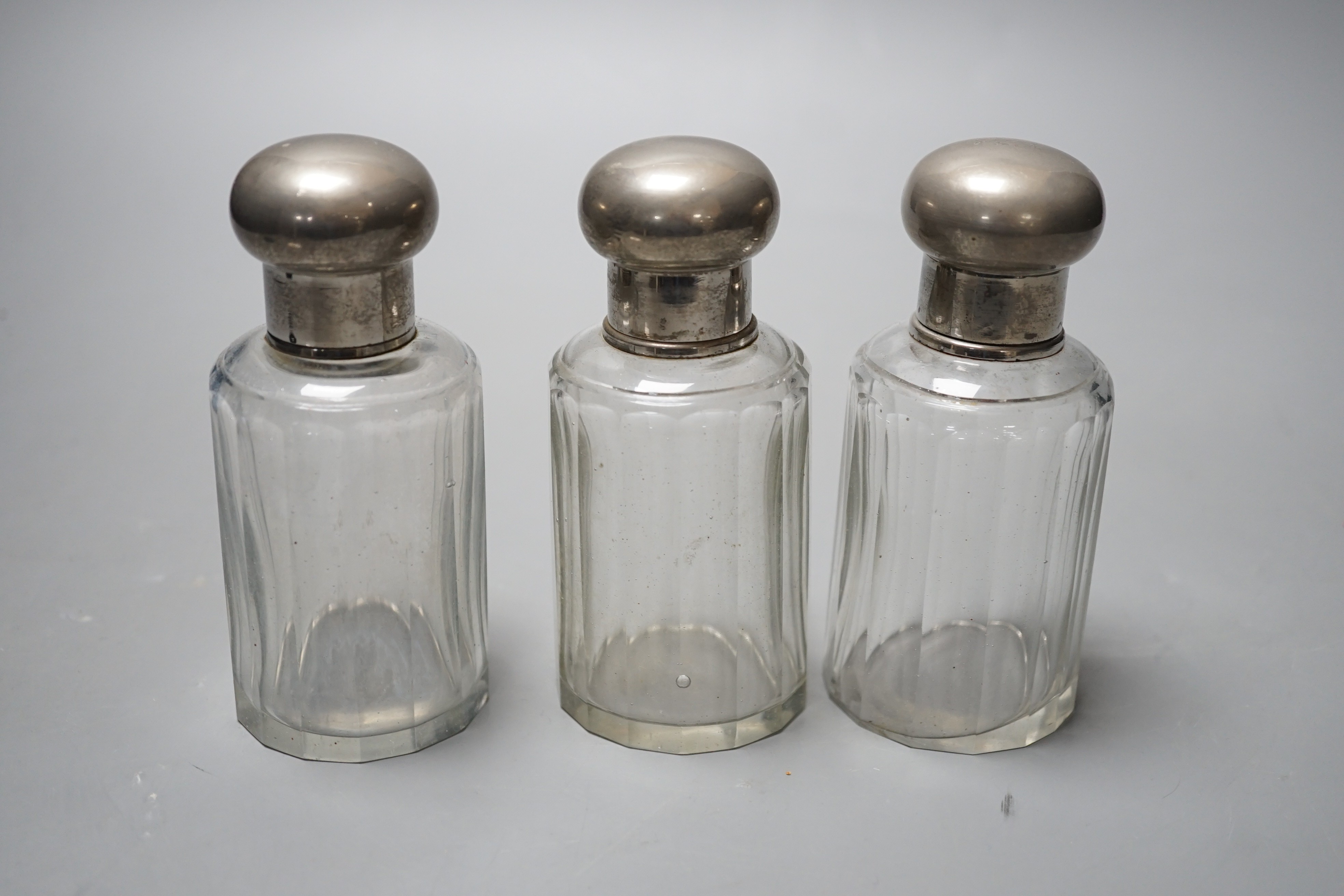 A mid 20th century Moynat Paris travelling triple scent bottle case, 18cm wide